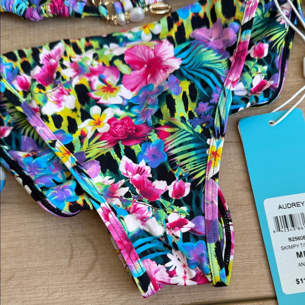 Beach Bunny Floral Bikini Set - Picture 2 of 4